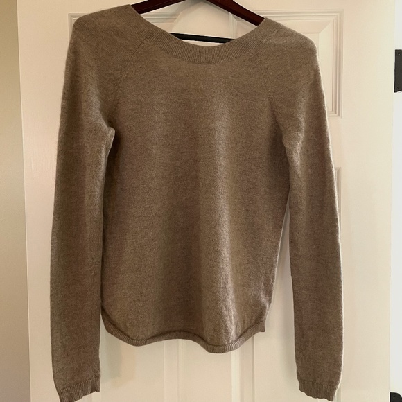 Barneys New York 100% Cashmere V Back Sweater - Taupe - Small - Picture 1 of 4